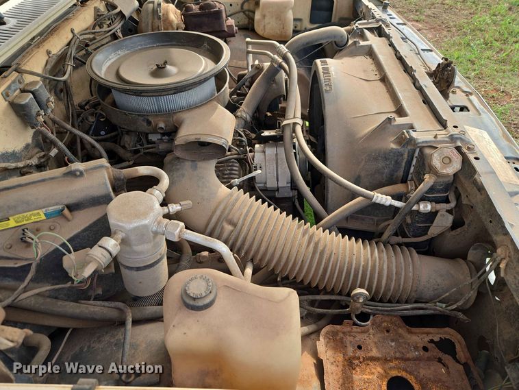 image for item EW8587 1987 Chevrolet Custom 20 bale bed pickup truck