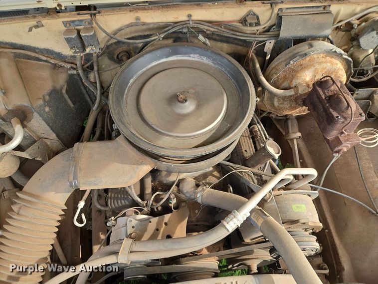 image for item EW8587 1987 Chevrolet Custom 20 bale bed pickup truck