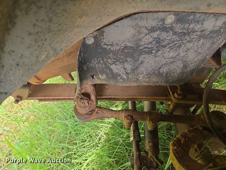 image for item EW8587 1987 Chevrolet Custom 20 bale bed pickup truck