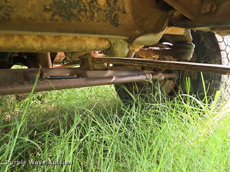 image for item EW8587 1987 Chevrolet Custom 20 bale bed pickup truck