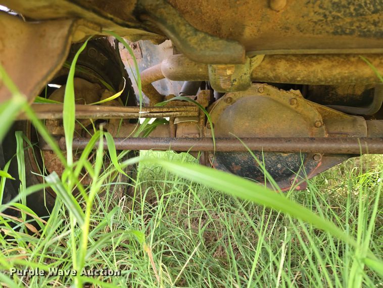 image for item EW8587 1987 Chevrolet Custom 20 bale bed pickup truck