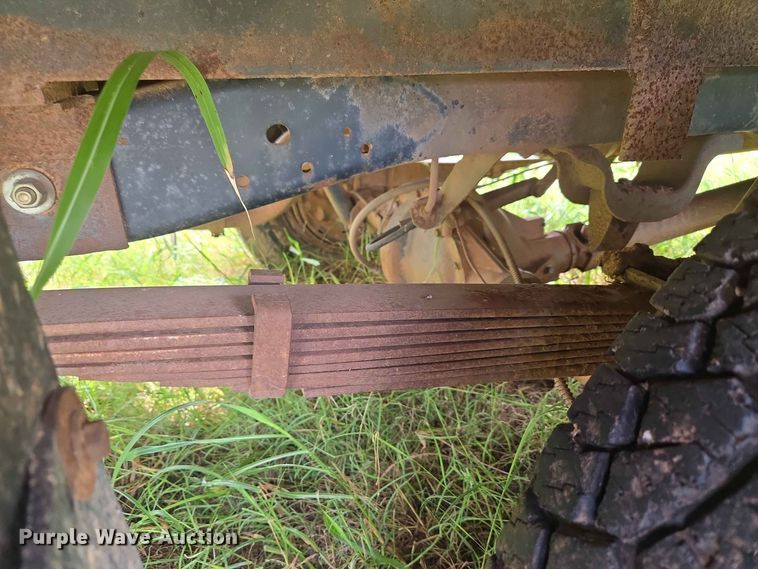 image for item EW8587 1987 Chevrolet Custom 20 bale bed pickup truck