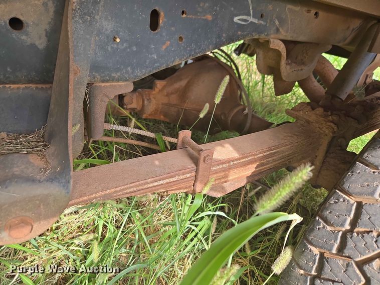 image for item EW8587 1987 Chevrolet Custom 20 bale bed pickup truck