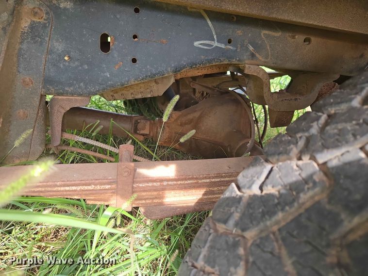 image for item EW8587 1987 Chevrolet Custom 20 bale bed pickup truck