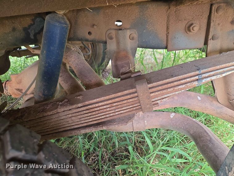 image for item EW8587 1987 Chevrolet Custom 20 bale bed pickup truck