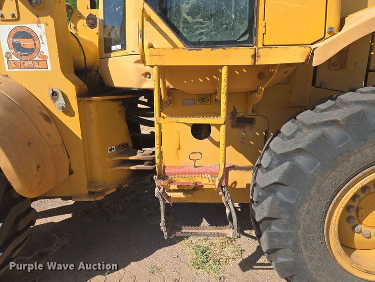 image for item EW8597 2001 John Deere 444H wheel loader