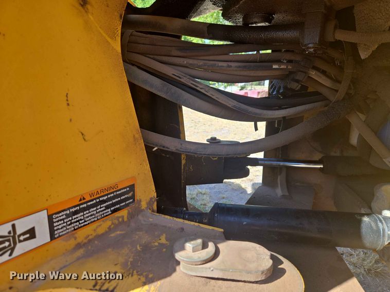 image for item EW8597 2001 John Deere 444H wheel loader