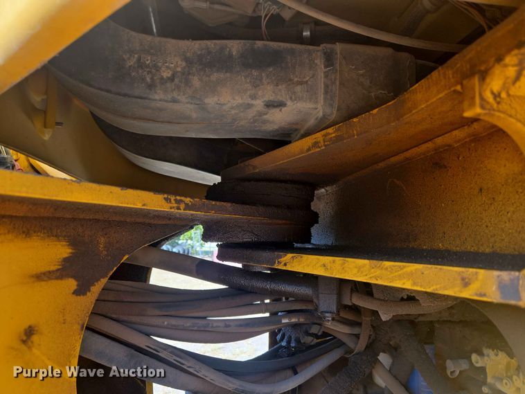 image for item EW8597 2001 John Deere 444H wheel loader