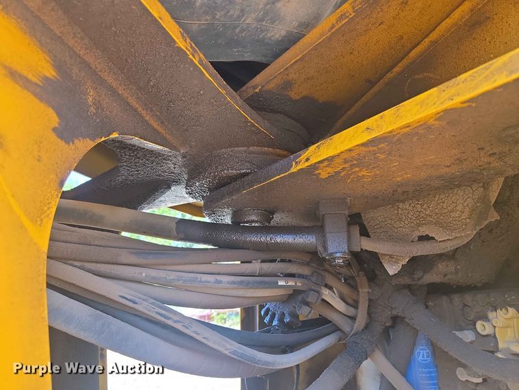 image for item EW8597 2001 John Deere 444H wheel loader