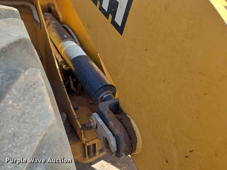 image for item EW8597 2001 John Deere 444H wheel loader