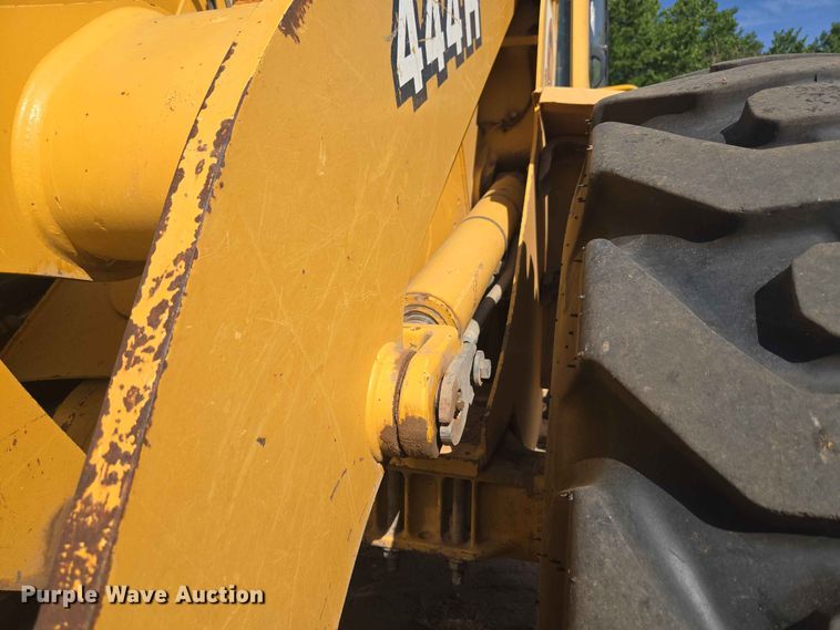 image for item EW8597 2001 John Deere 444H wheel loader