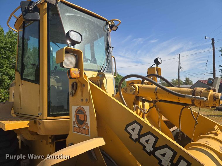 image for item EW8597 2001 John Deere 444H wheel loader