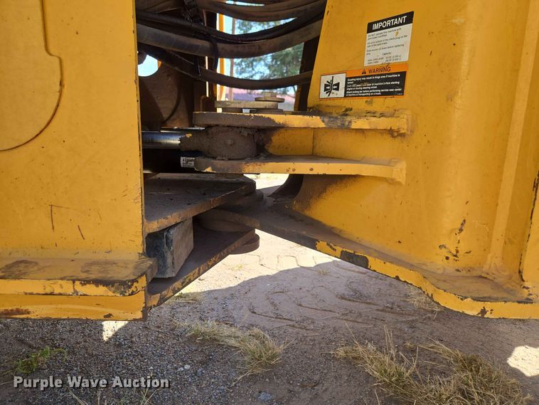 image for item EW8597 2001 John Deere 444H wheel loader