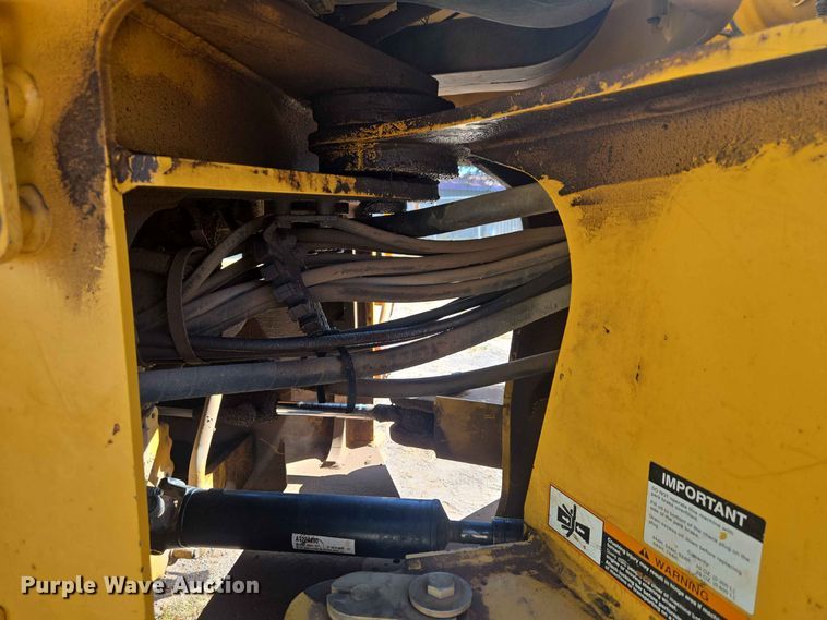 image for item EW8597 2001 John Deere 444H wheel loader