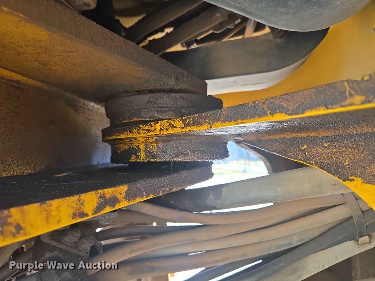 image for item EW8597 2001 John Deere 444H wheel loader