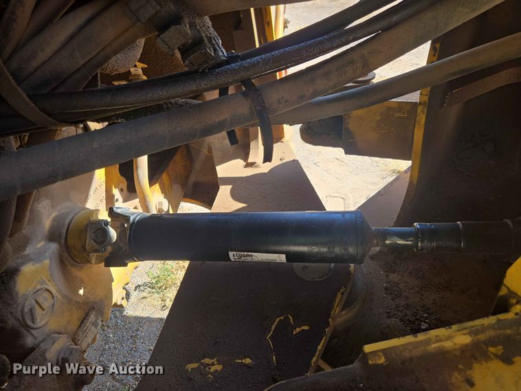 image for item EW8597 2001 John Deere 444H wheel loader