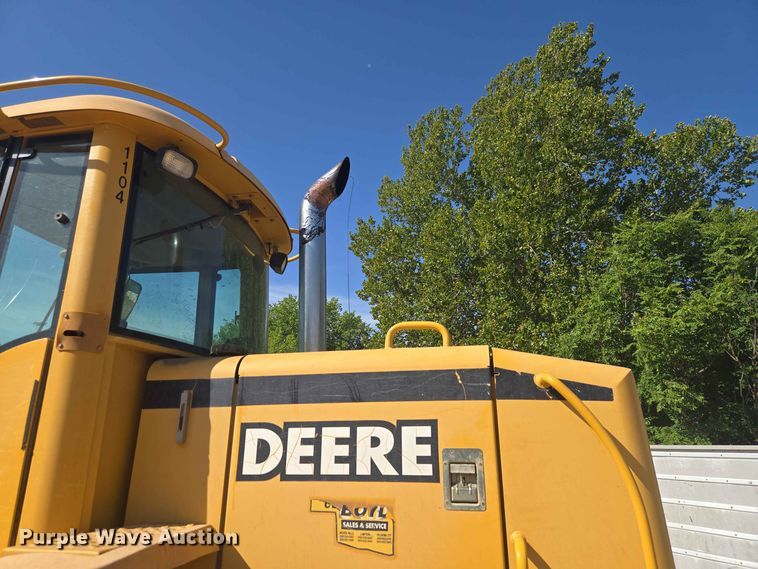 image for item EW8597 2001 John Deere 444H wheel loader