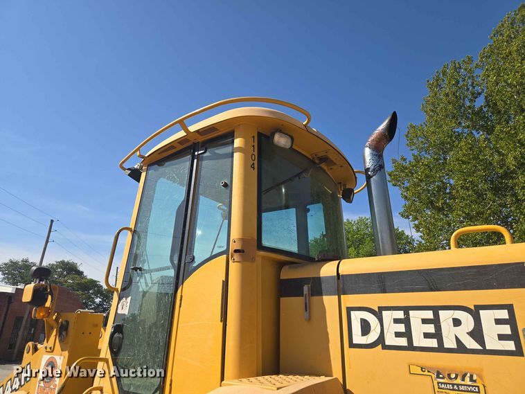 image for item EW8597 2001 John Deere 444H wheel loader