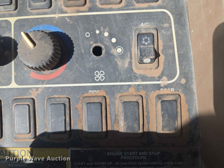 image for item EW8597 2001 John Deere 444H wheel loader