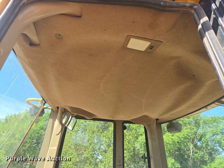 image for item EW8597 2001 John Deere 444H wheel loader