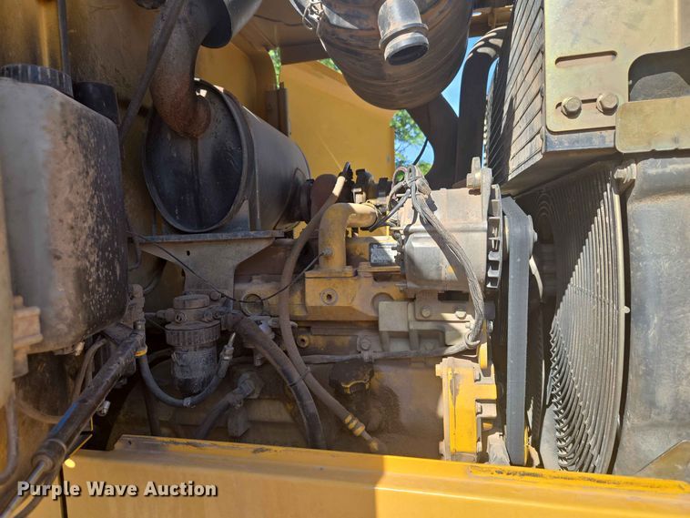image for item EW8597 2001 John Deere 444H wheel loader