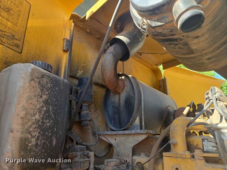 image for item EW8597 2001 John Deere 444H wheel loader