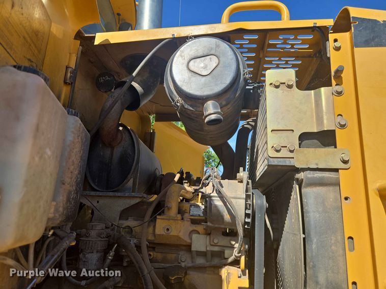 image for item EW8597 2001 John Deere 444H wheel loader