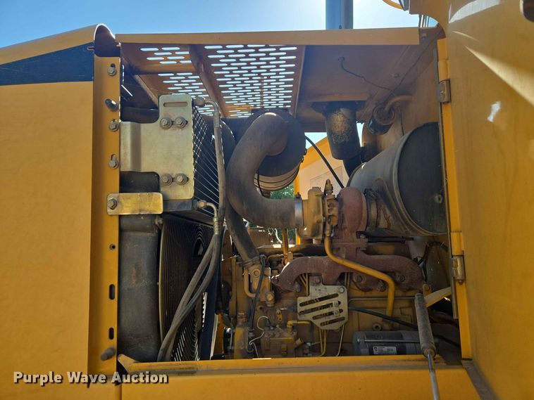 image for item EW8597 2001 John Deere 444H wheel loader