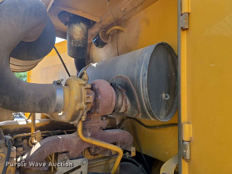 image for item EW8597 2001 John Deere 444H wheel loader