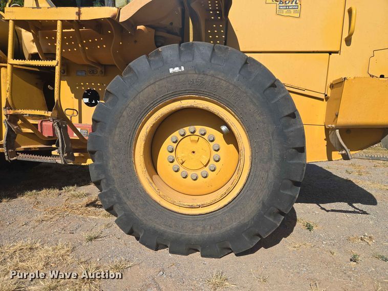 image for item EW8597 2001 John Deere 444H wheel loader