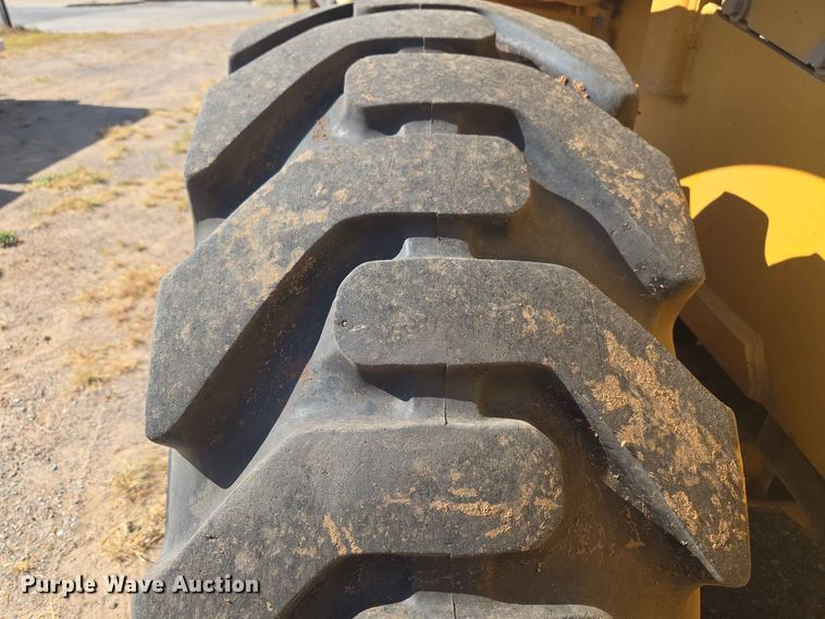 image for item EW8597 2001 John Deere 444H wheel loader