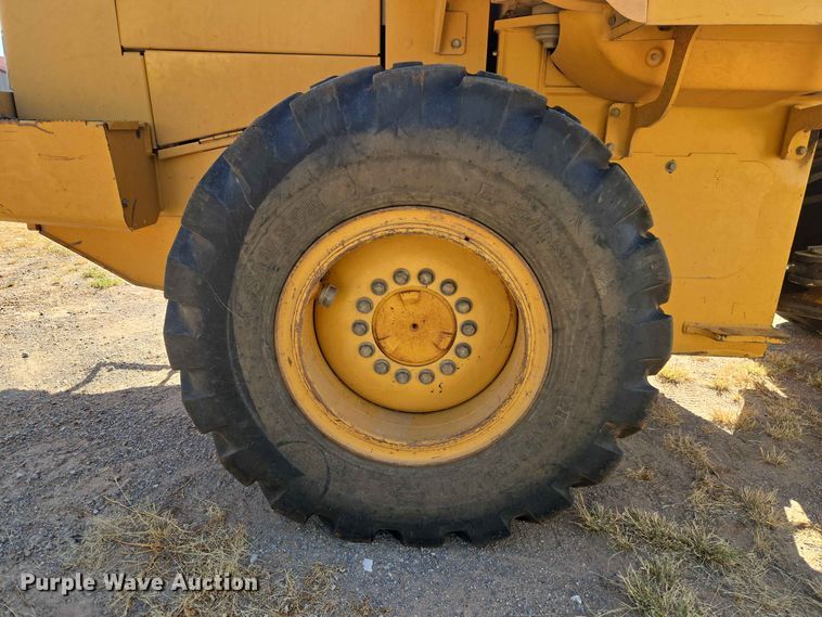 image for item EW8597 2001 John Deere 444H wheel loader