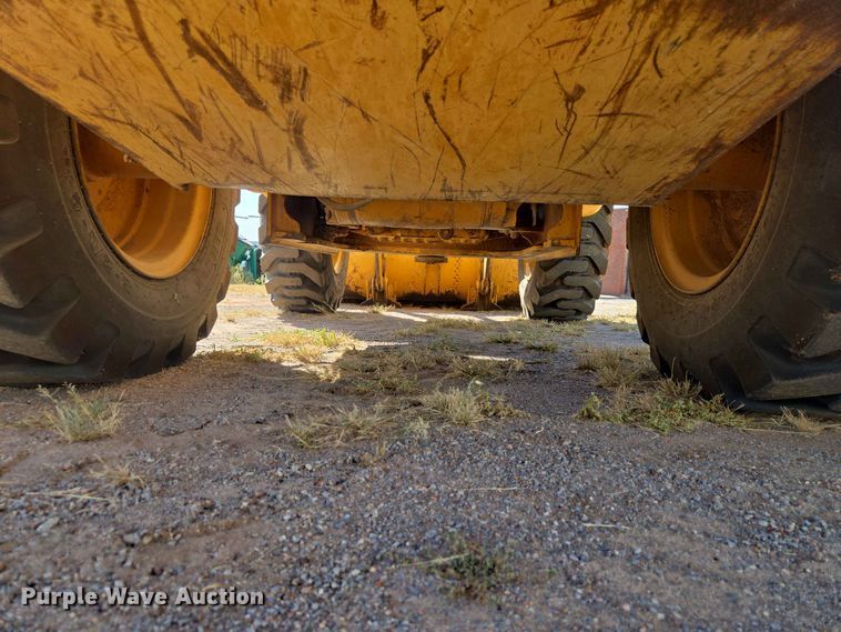 image for item EW8597 2001 John Deere 444H wheel loader