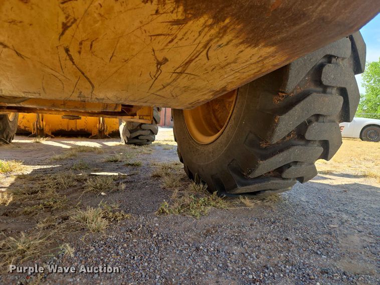 image for item EW8597 2001 John Deere 444H wheel loader