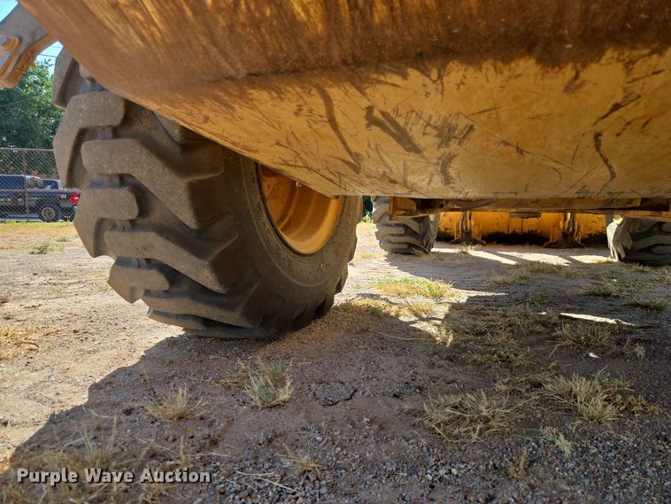 image for item EW8597 2001 John Deere 444H wheel loader