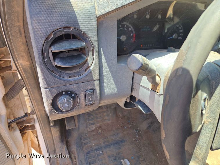 image for item EW8602 2015 Ford F250 Super Duty Crew Cab pickup truck