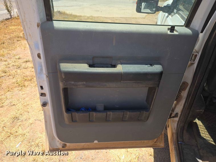 image for item EW8602 2015 Ford F250 Super Duty Crew Cab pickup truck