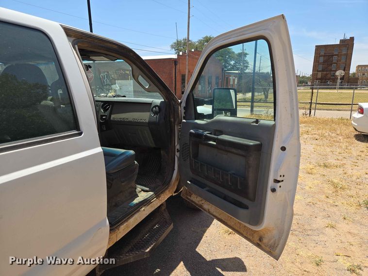 image for item EW8602 2015 Ford F250 Super Duty Crew Cab pickup truck