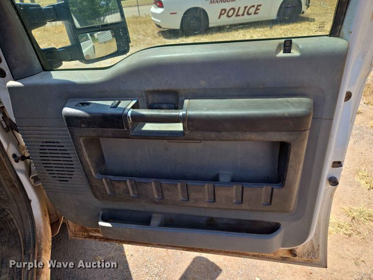 image for item EW8602 2015 Ford F250 Super Duty Crew Cab pickup truck