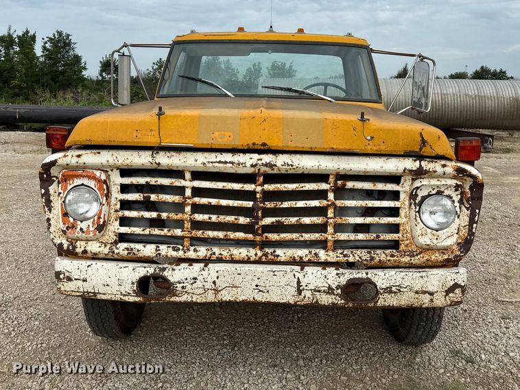 image for item EX2140 1978 Ford F600 flatbed truck