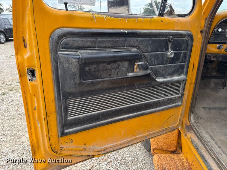 image for item EX2140 1978 Ford F600 flatbed truck