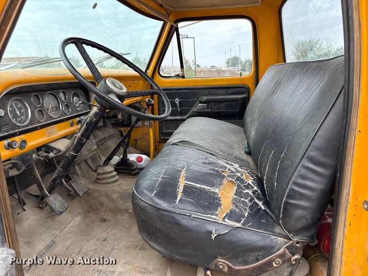 image for item EX2140 1978 Ford F600 flatbed truck