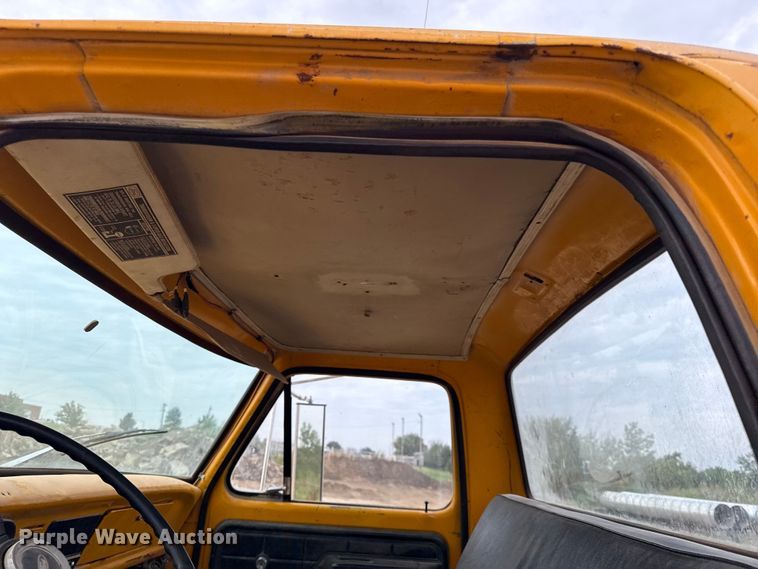 image for item EX2140 1978 Ford F600 flatbed truck