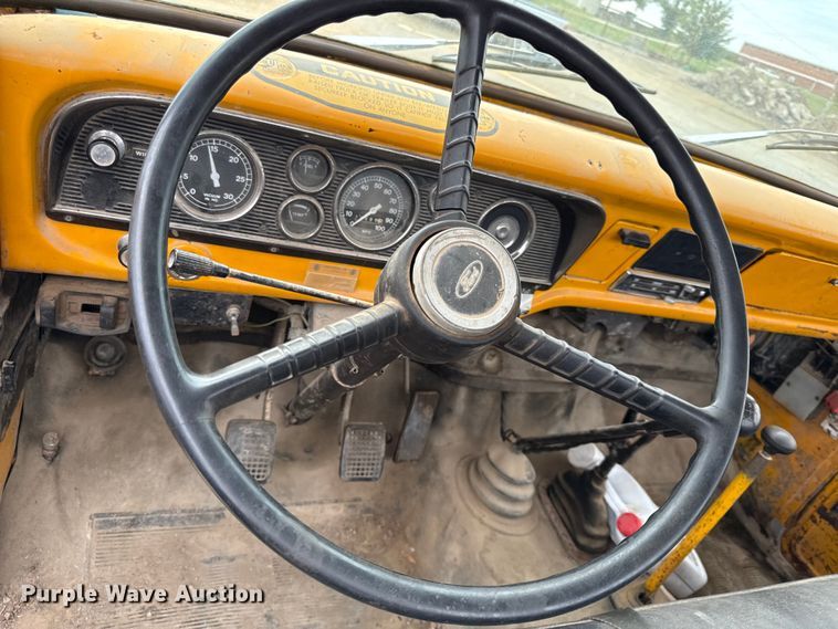 image for item EX2140 1978 Ford F600 flatbed truck