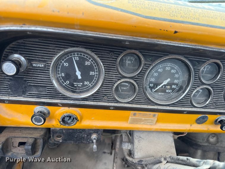 image for item EX2140 1978 Ford F600 flatbed truck