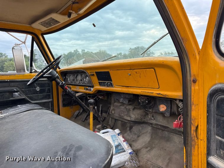 image for item EX2140 1978 Ford F600 flatbed truck