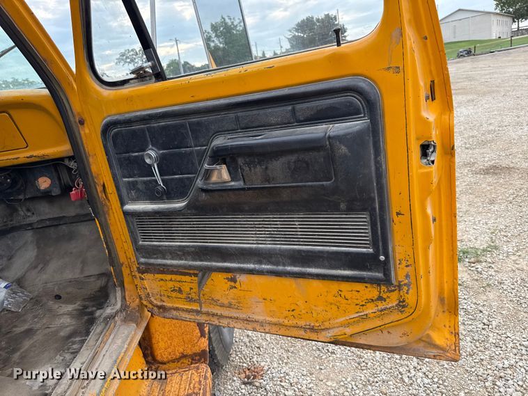 image for item EX2140 1978 Ford F600 flatbed truck