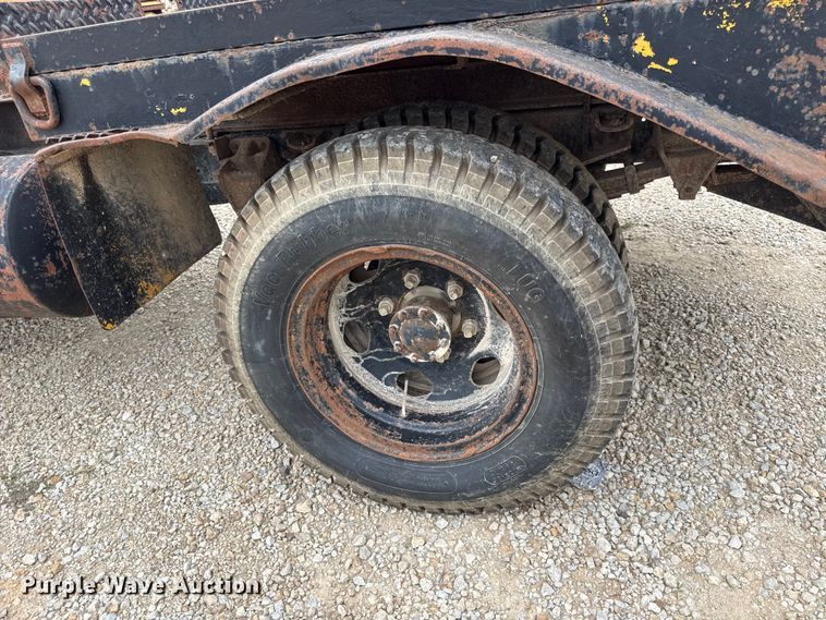 image for item EX2140 1978 Ford F600 flatbed truck