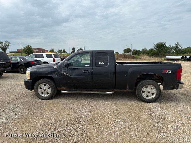 image for item EX2144 2009 Chevrolet Silverado 1500 Ext. Cab pickup truck