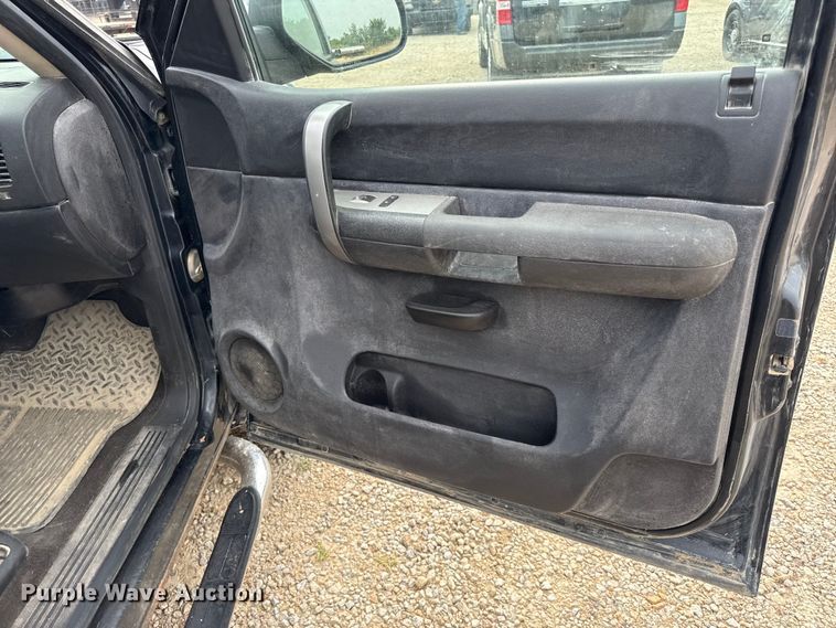 image for item EX2144 2009 Chevrolet Silverado 1500 Ext. Cab pickup truck